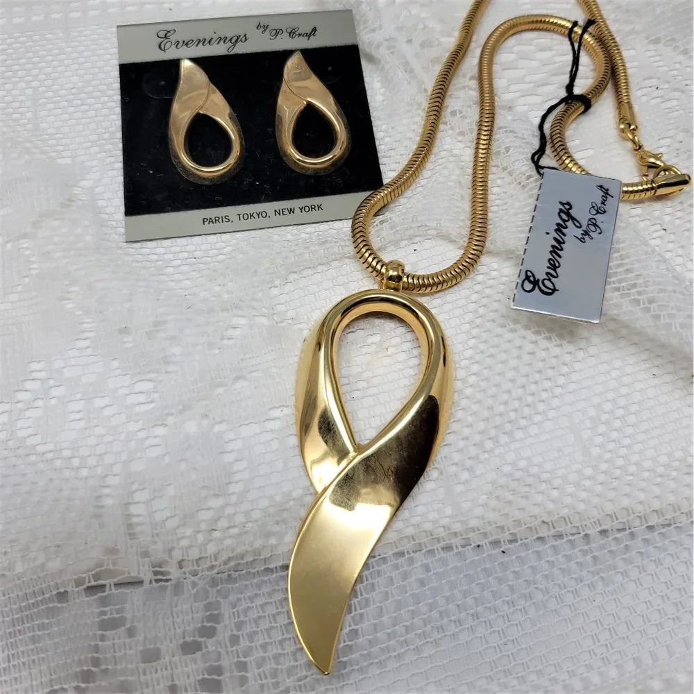 Vintage Necklace & Earring Set Goldtone Pierced Earrings